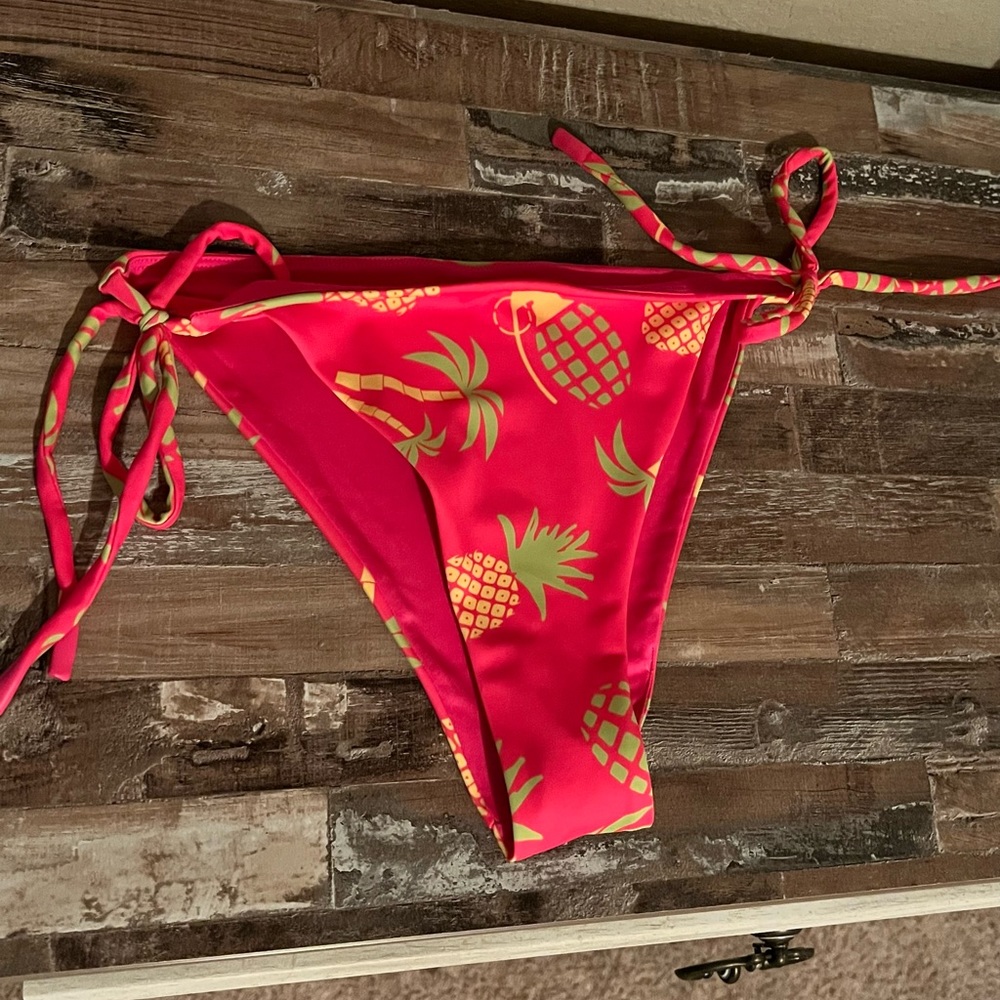 Swimsuit bottoms